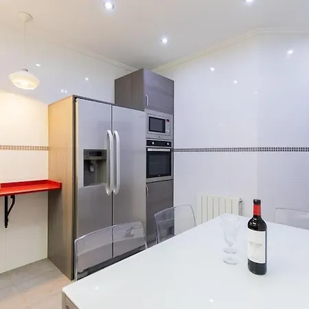 Indautxu Flat Next Stop شقة *